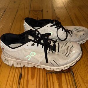 Women’s on clouds white